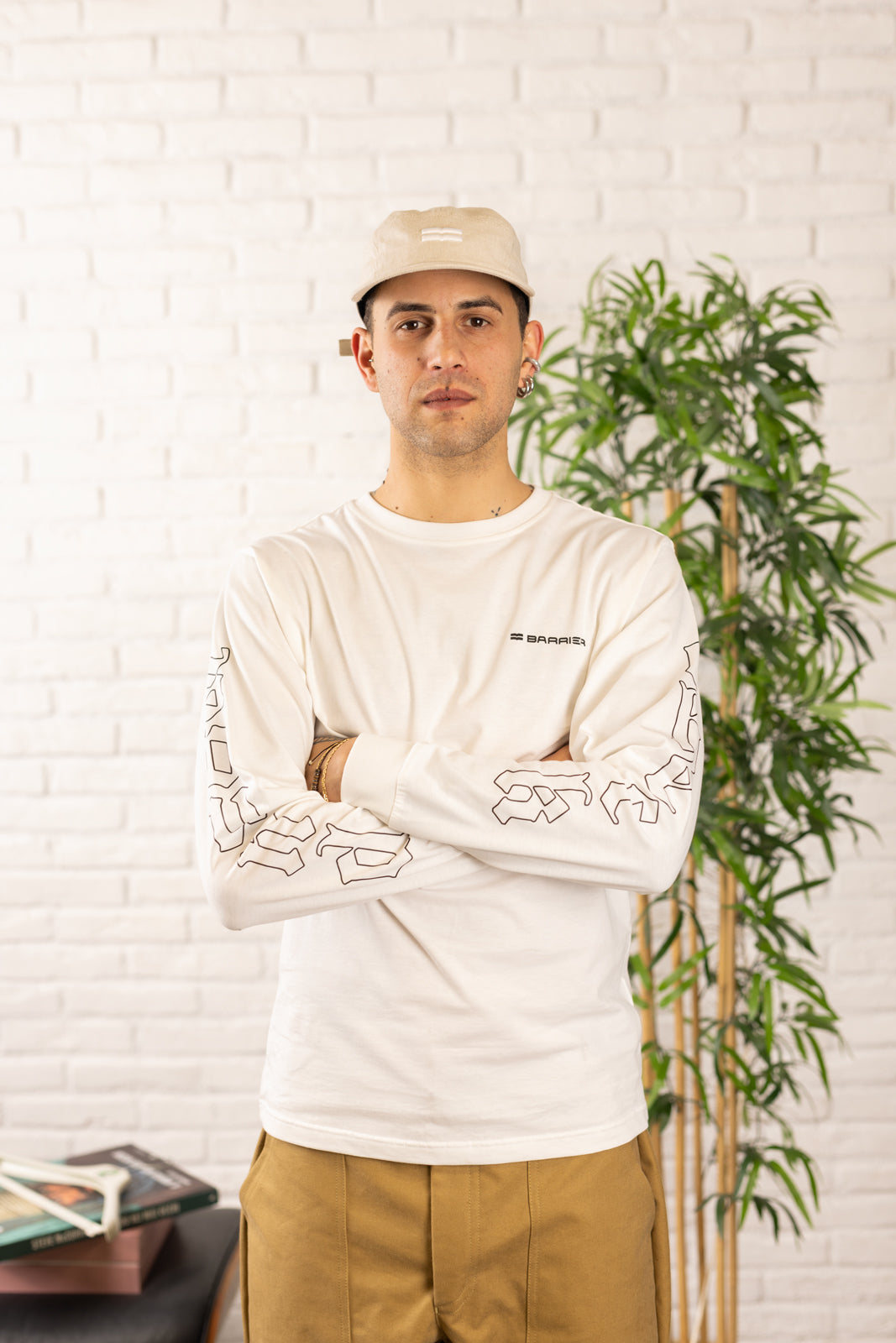 White longsleeve sound check