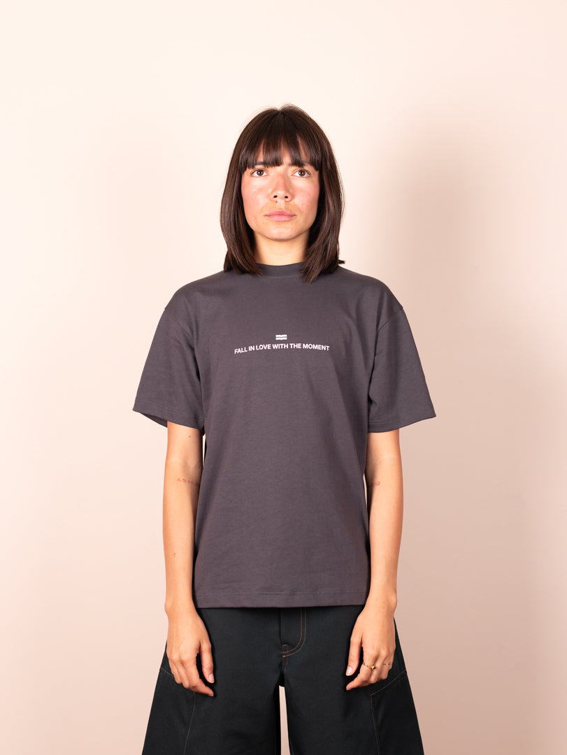 Fall in love asphalt tee