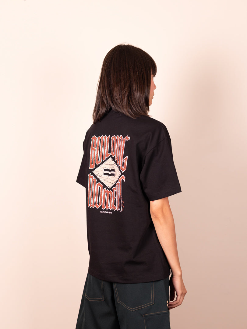 Building moment black tee