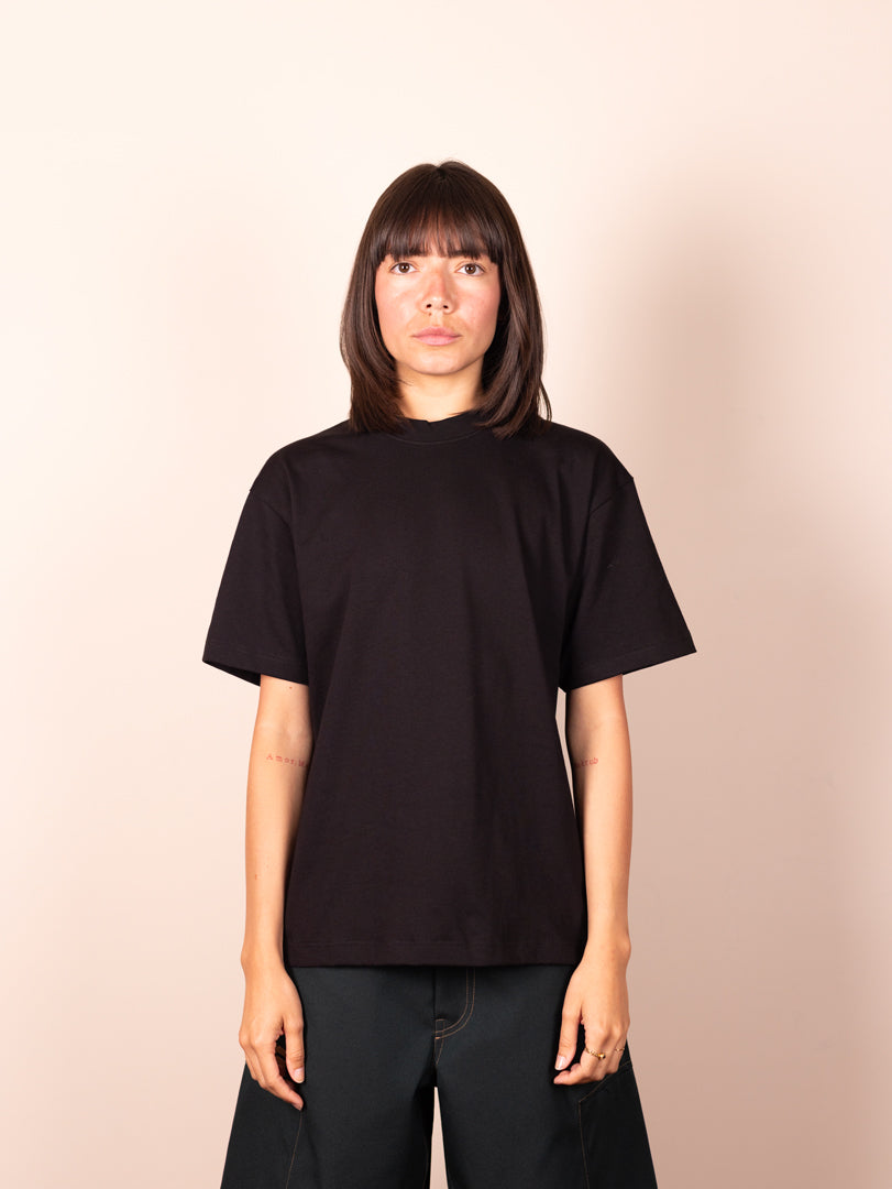 Fall in love black tee