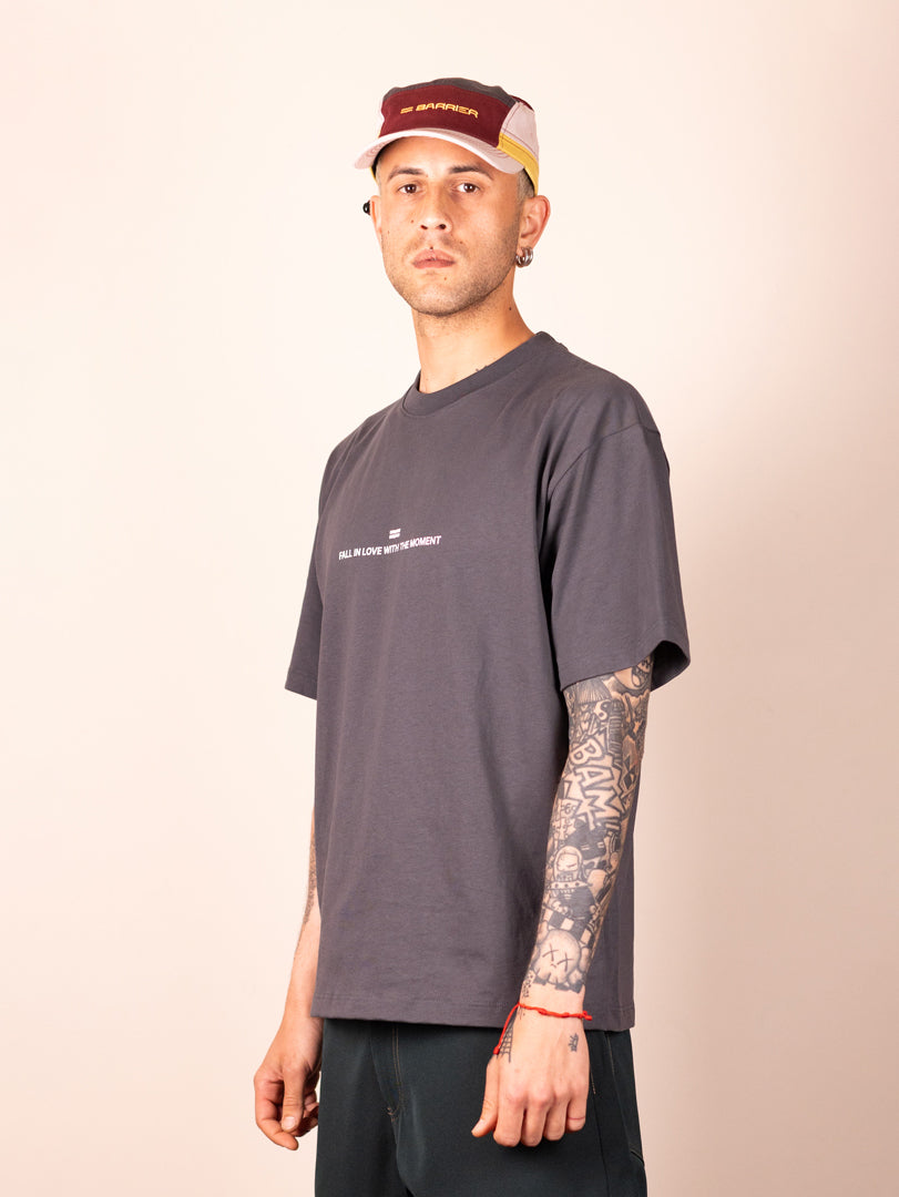 Fall in love asphalt tee